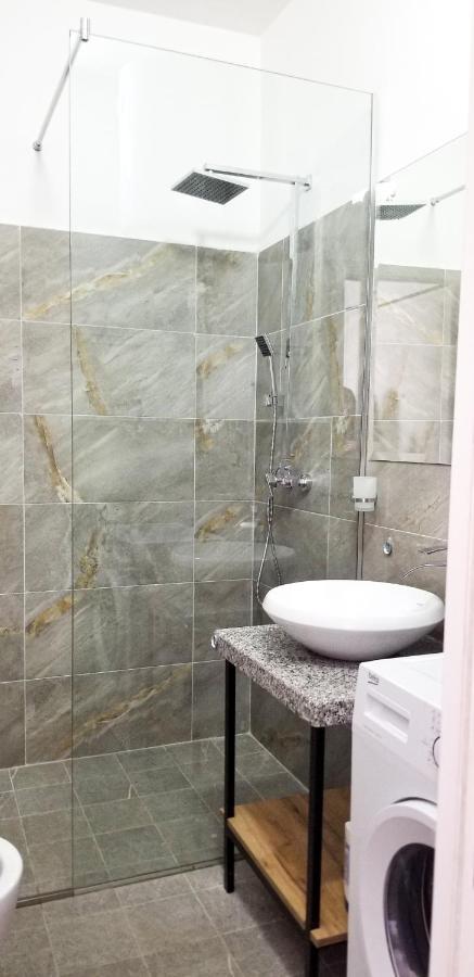 City Center Cute And Comfy Apartment - Ajia Apartments Tirana Exterior foto
